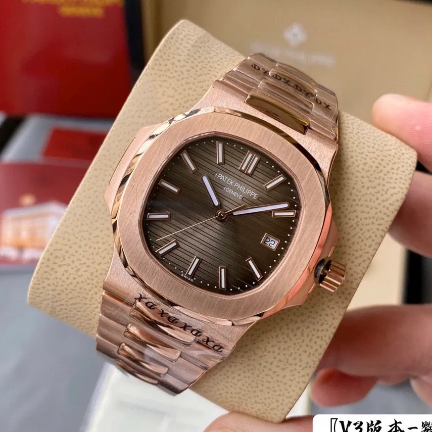 【High-end replica】💰1300! 【Top Replica】💰Private chat! Patek Philippe-Nautilus Ref.5711 has arrived, the best detoxification solution on the Internet! Details: 1⃣️With customized version of Cal.324 automatic movement. 2⃣️316L customized ergonomic watch strap! The case has a clear steel stamp 3⃣️The beads in the steel band are diamond-shaped, which is consistent with the genuine product. 4⃣️Diameter 40 mm. Wearing 5711/1A not only shows youthful vitality, but also exudes a strong sense of calmness from the inside out. It is a well-deserved "King of Steel Watches"! Welcome for your tasting!